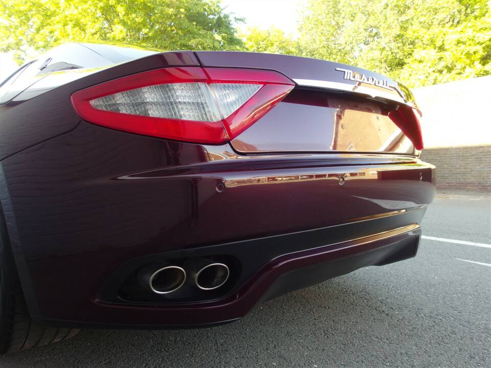 Image 16/98 of Maserati GranTurismo 4.2 (2008)