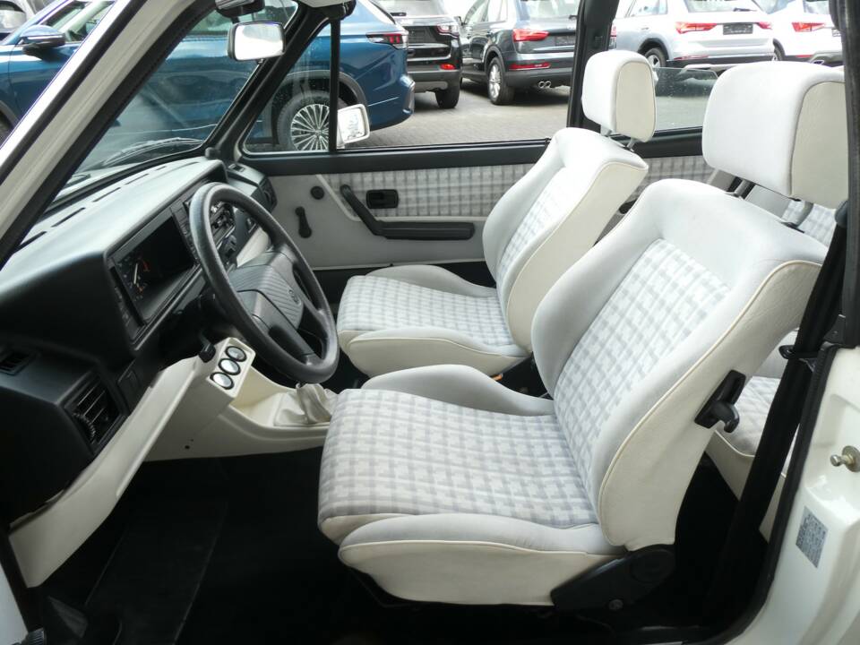 Image 10/23 of Volkswagen Golf Mk I Convertible 1.8 (1992)