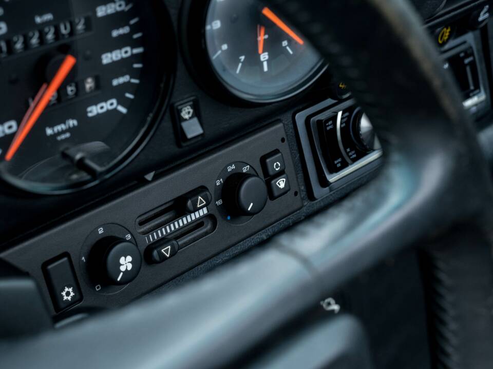 Bild 20/29 von Porsche 911 Carrera 2 (1990)