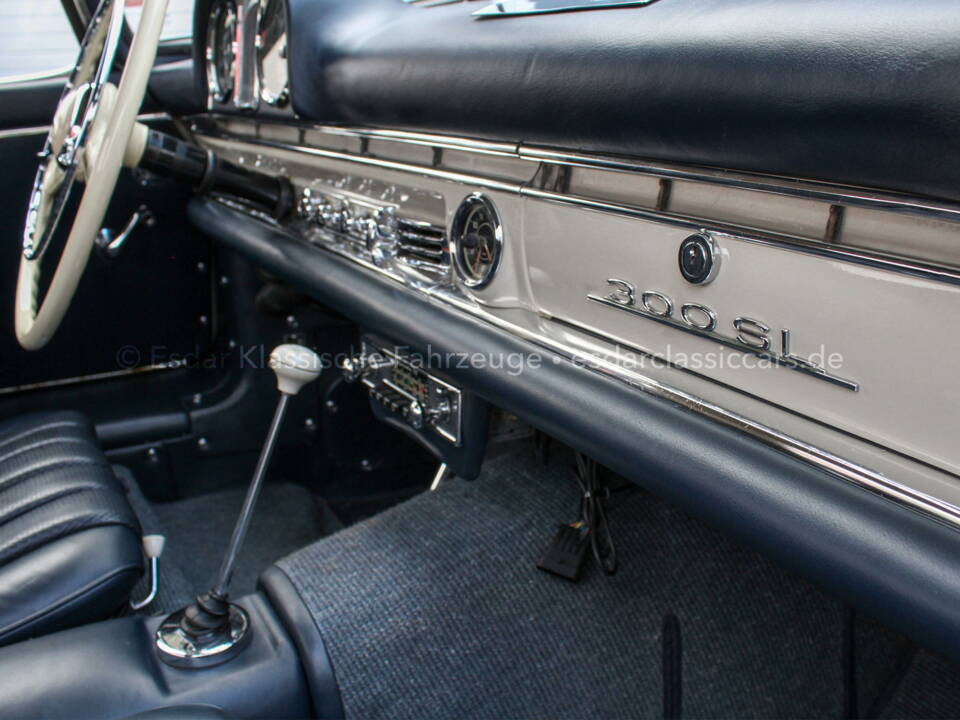 Image 19/38 de Mercedes-Benz 300 SL Roadster (1961)
