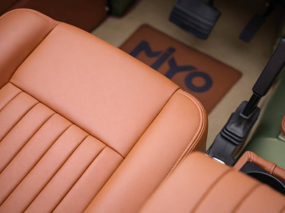 Bild 31/47 von Land Rover 90 (1990)