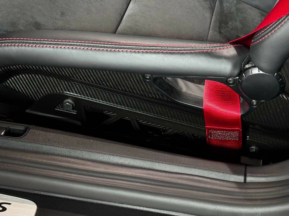 Image 14/19 of Porsche 911 Targa 4 GTS (1900)