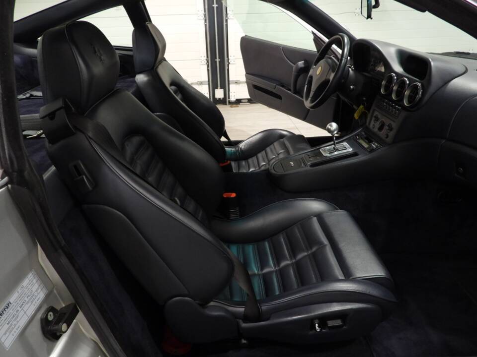 Imagen 9/15 de Ferrari 550 Maranello (1998)