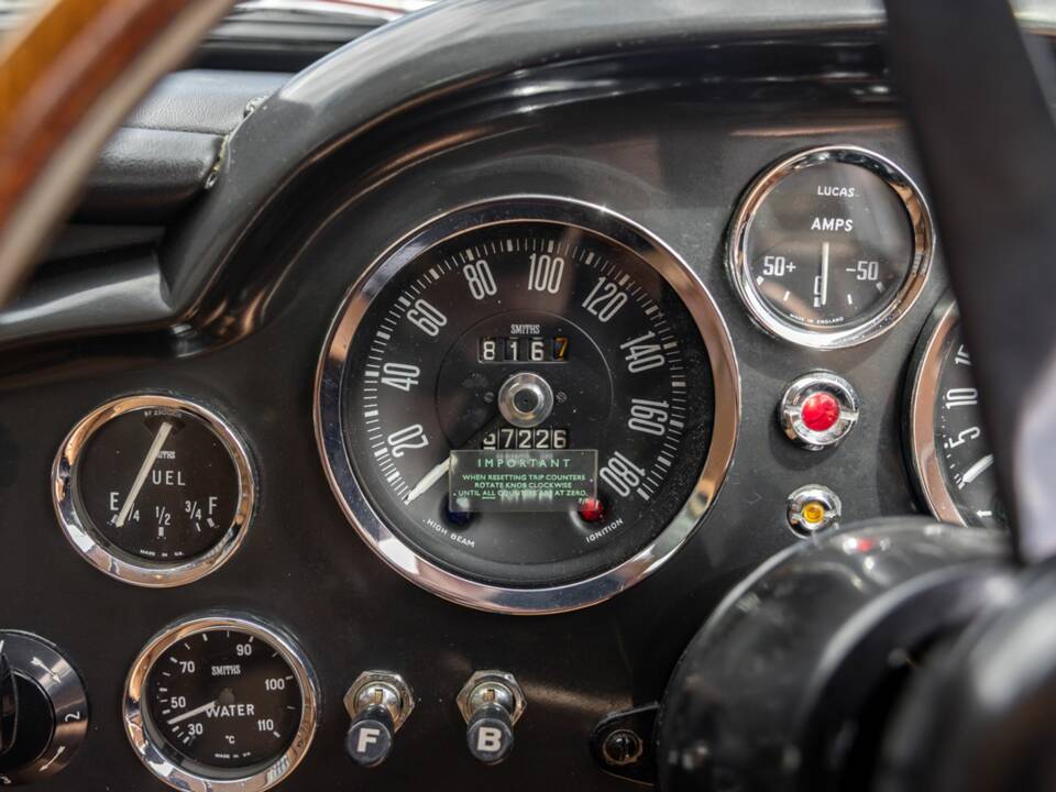 Bild 34/50 von Aston Martin DB 6 Vantage (1969)