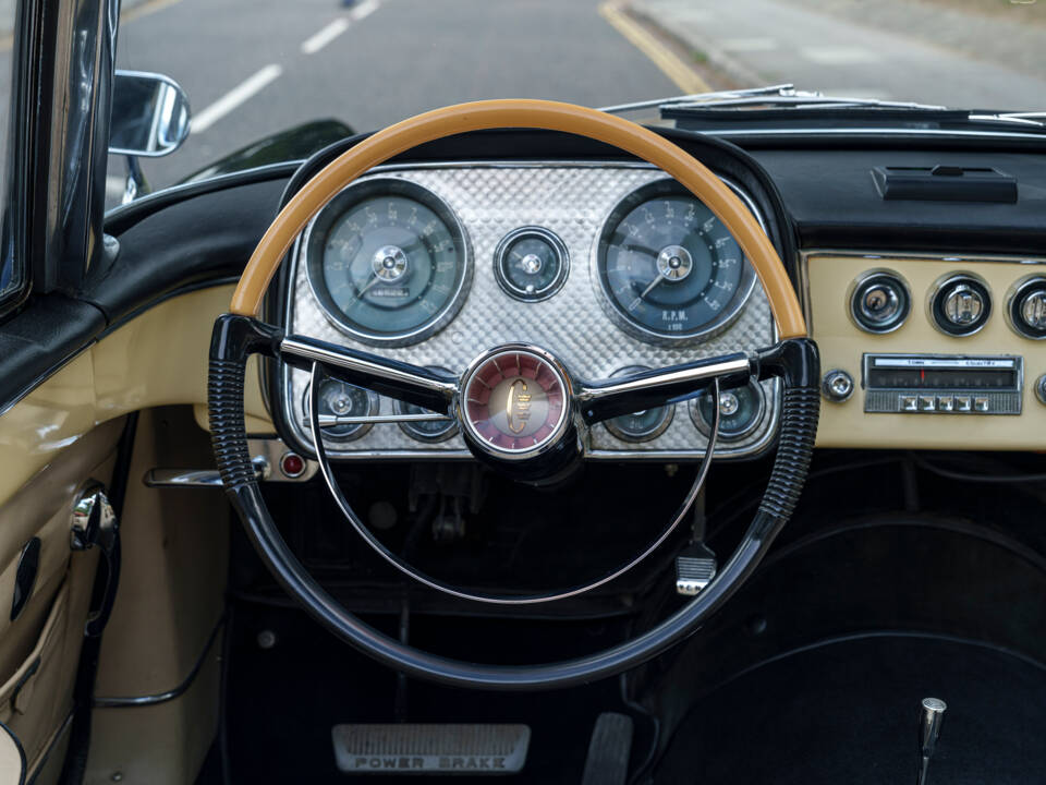 Image 16/28 of Dual-Ghia Convertible (1957)