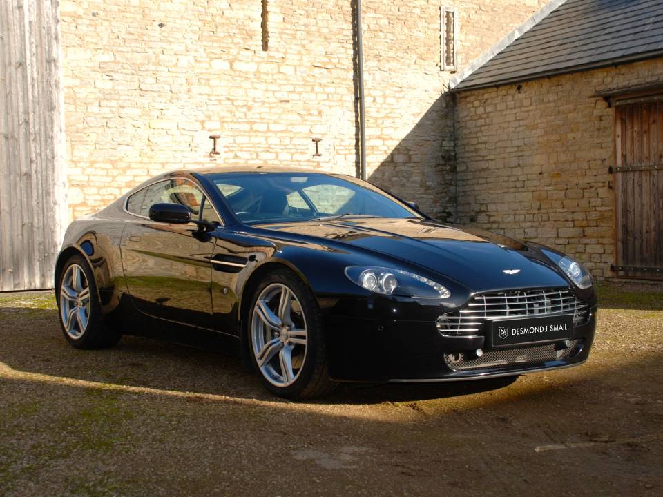 Image 6/11 de Aston Martin V8 Vantage (2009)