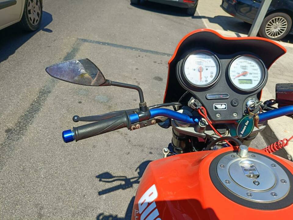 Image 39/48 of Buell X1 Lightning (2000)