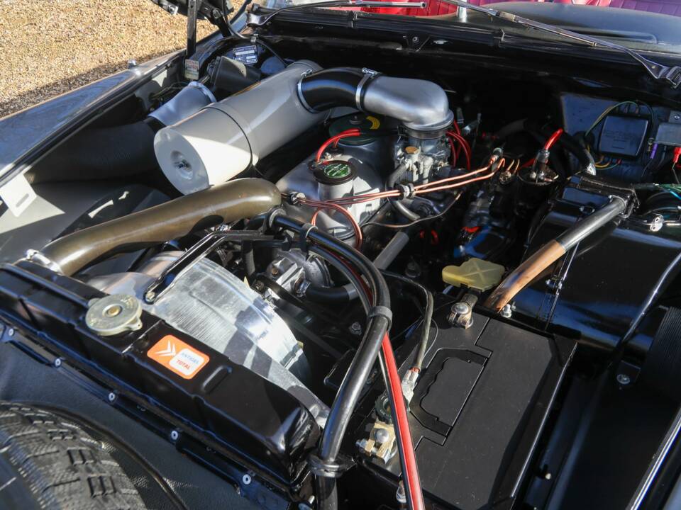 Image 26/50 of Citroën DS 21 Chapron (1963)