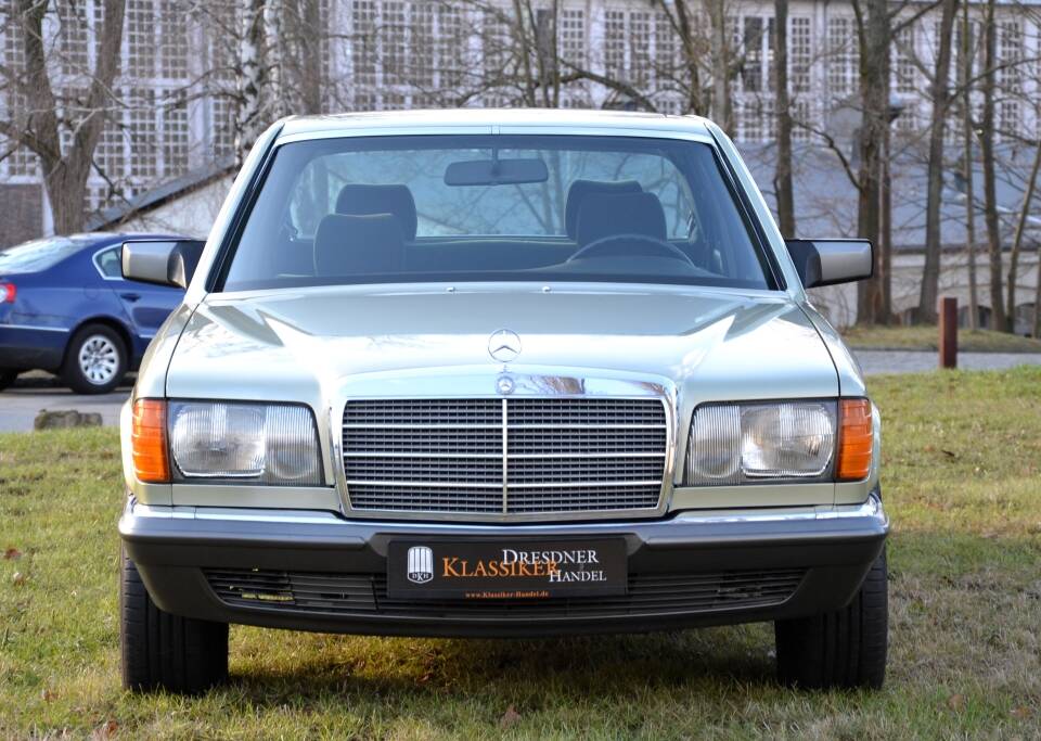 Immagine 13/25 di Mercedes-Benz 500 SEL (1984)