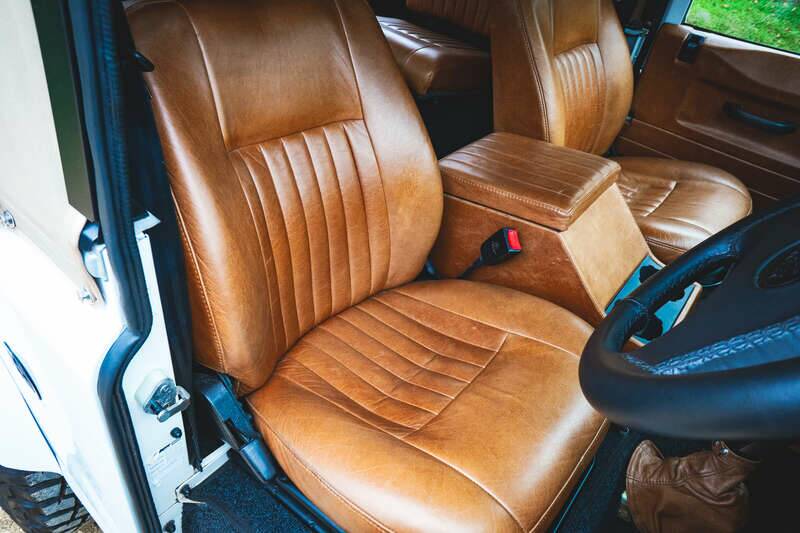 Image 15/50 of Land Rover Defender 90 (1997)