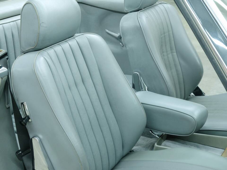 Image 28/50 de Mercedes-Benz 560 SL (1988)