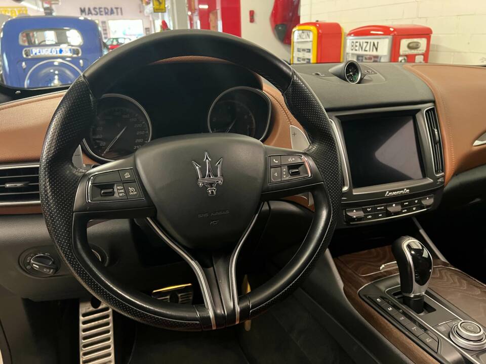 Immagine 8/17 di Maserati Levante S (2017)