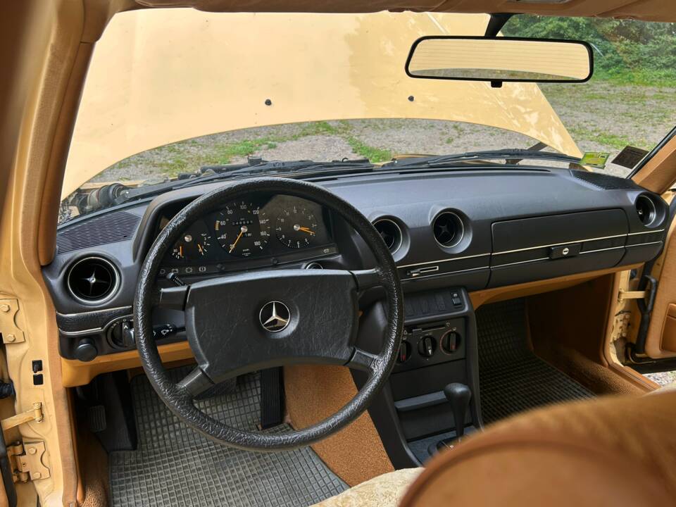 Image 5/12 of Mercedes-Benz 300 D (1980)
