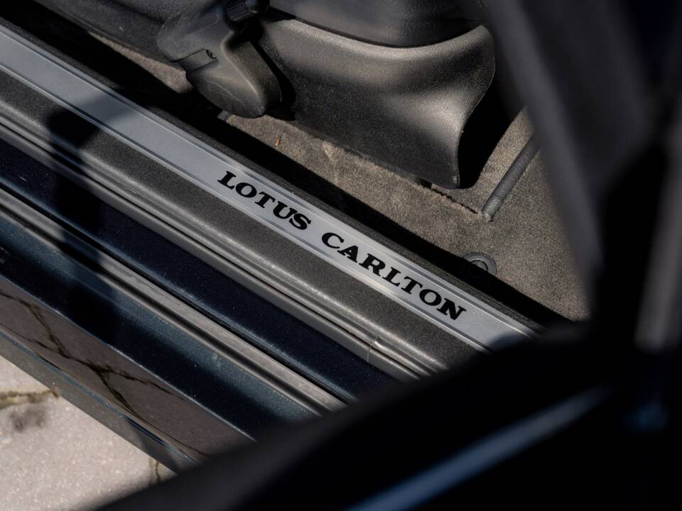 Image 60/75 of Lotus Carlton (1991)