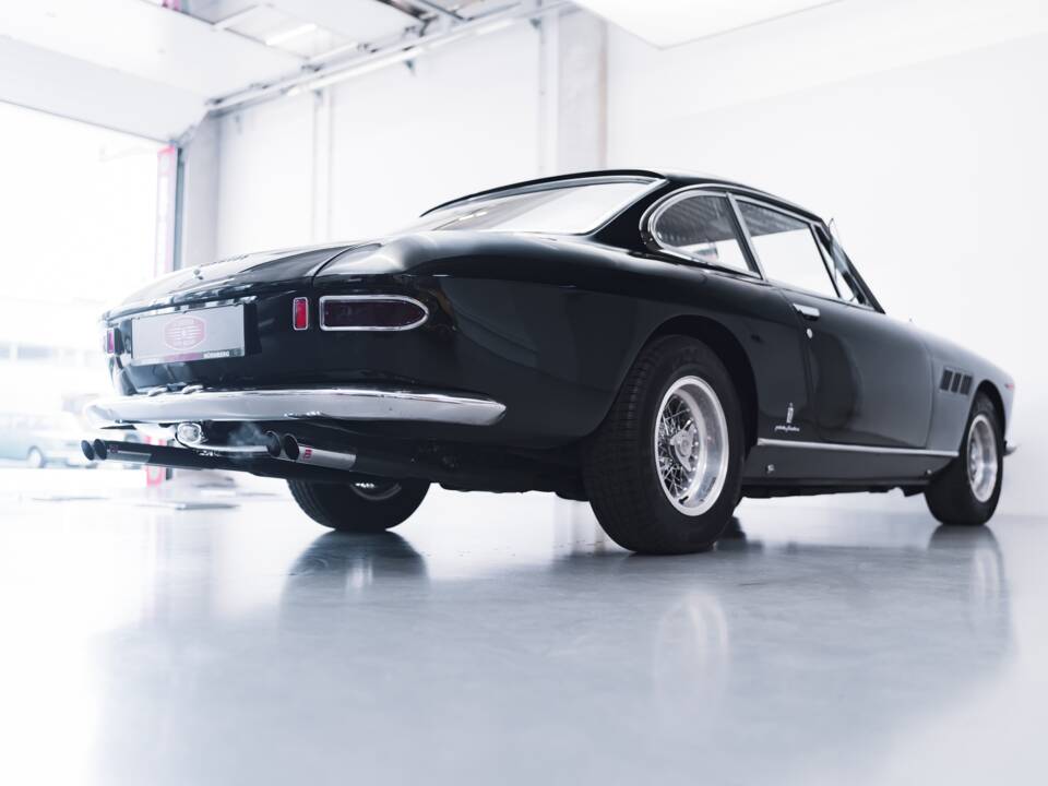 Image 30/100 of Ferrari 330 GT 2+2 (1965)