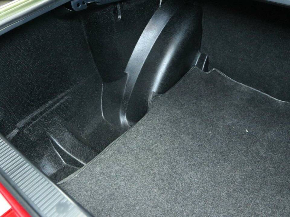 Bild 37/50 von Mercedes-Benz 300 D (1981)
