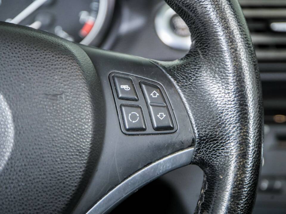 Image 21/50 de BMW 120i (2008)