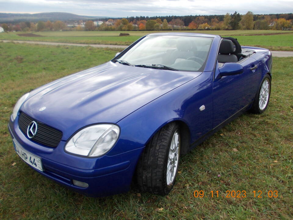 Image 24/42 de Mercedes-Benz SLK 230 Kompressor (1998)