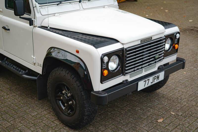Image 8/41 of Land Rover Defender 90 "50th Anniversary" (1999)
