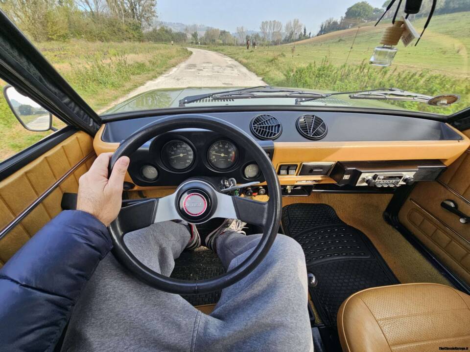 Bild 23/57 von FIAT 128 Moretti Coupé (1972)