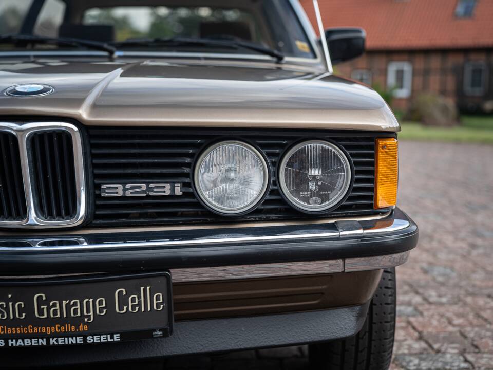 Image 4/76 of BMW 323i (1982)