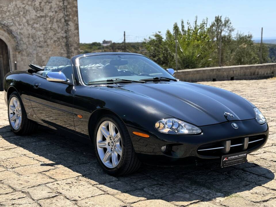 Imagen 8/34 de Jaguar XK8 4.0 (1999)
