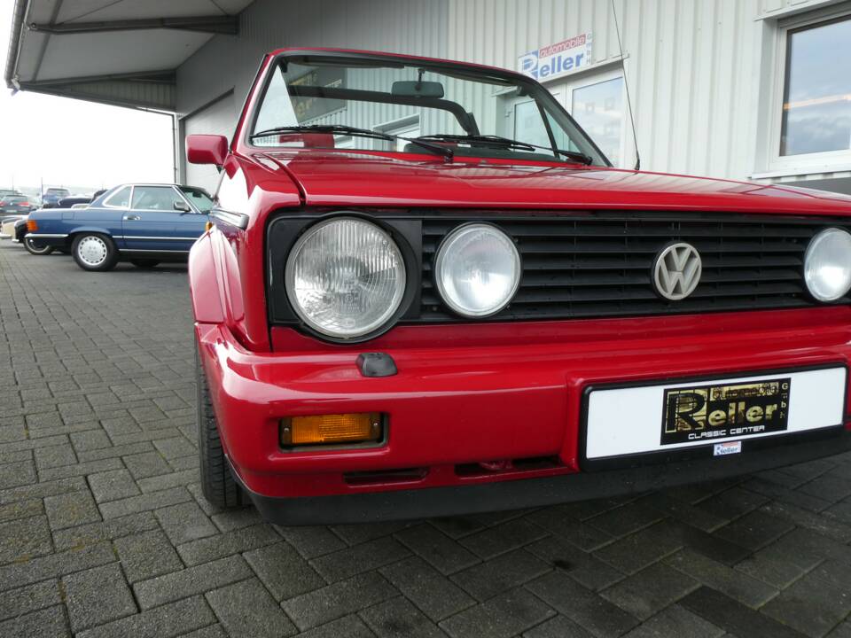 Bild 20/23 von Volkswagen Golf I Cabrio 1.8 (1990)