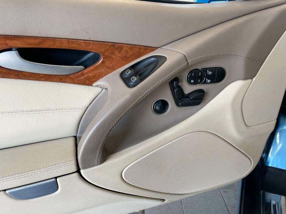 Image 15/19 of Mercedes-Benz SL 500 (2008)