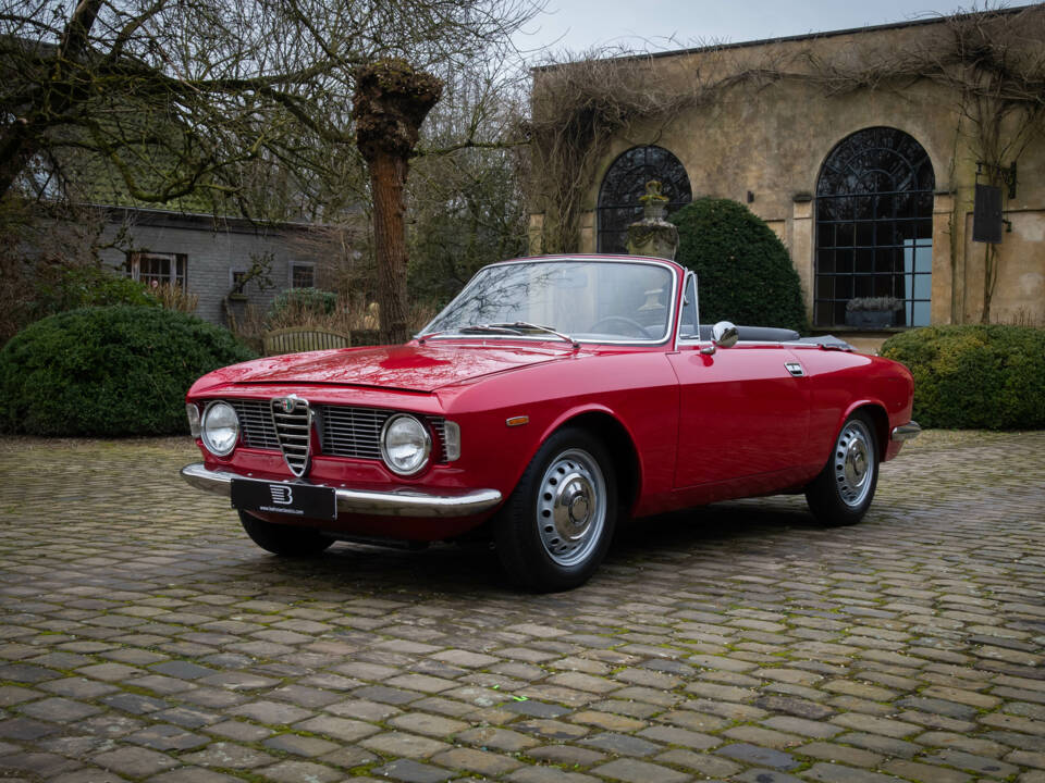 Image 3/21 de Alfa Romeo Giulia 1600 GTC (1966)