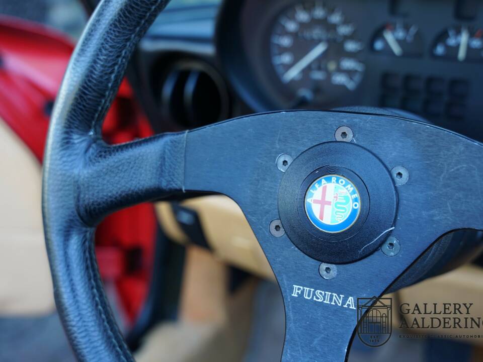 Immagine 36/50 di Alfa Romeo 2.0 Spider (1991)