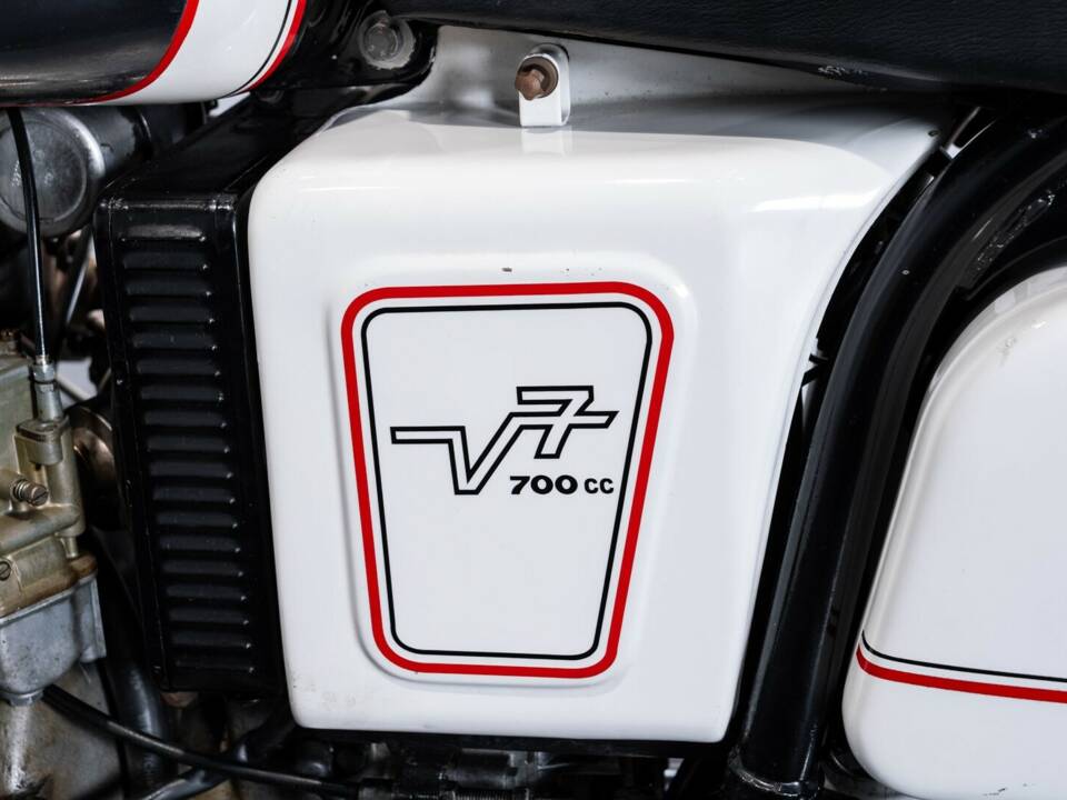 Immagine 11/30 di Moto Guzzi V 7 (1967)