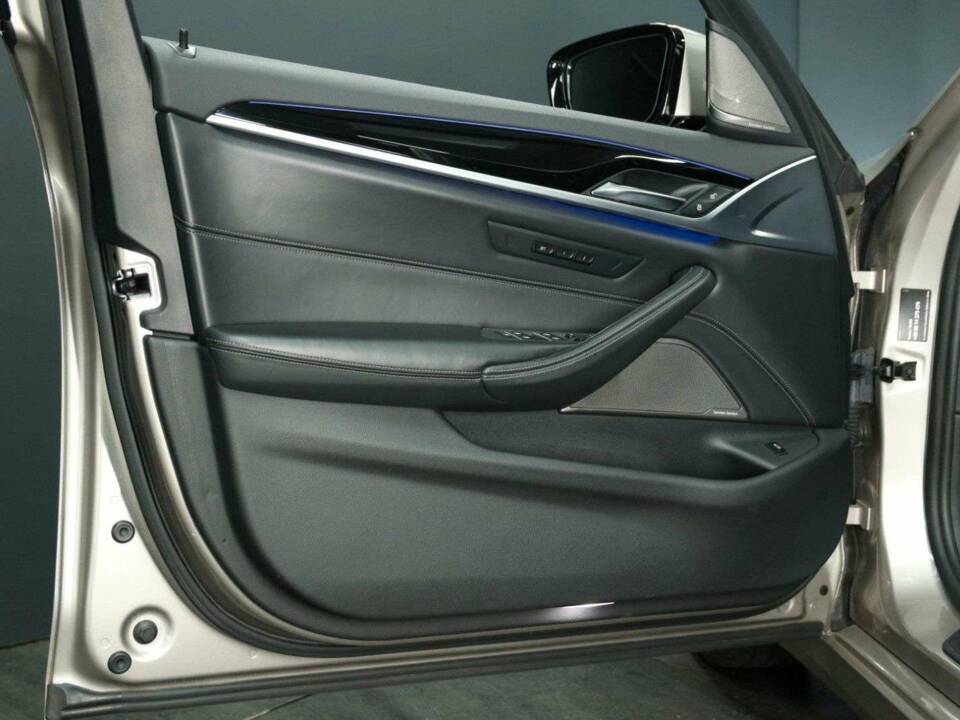Image 9/50 of ALPINA B5 Biturbo AWD (2017)