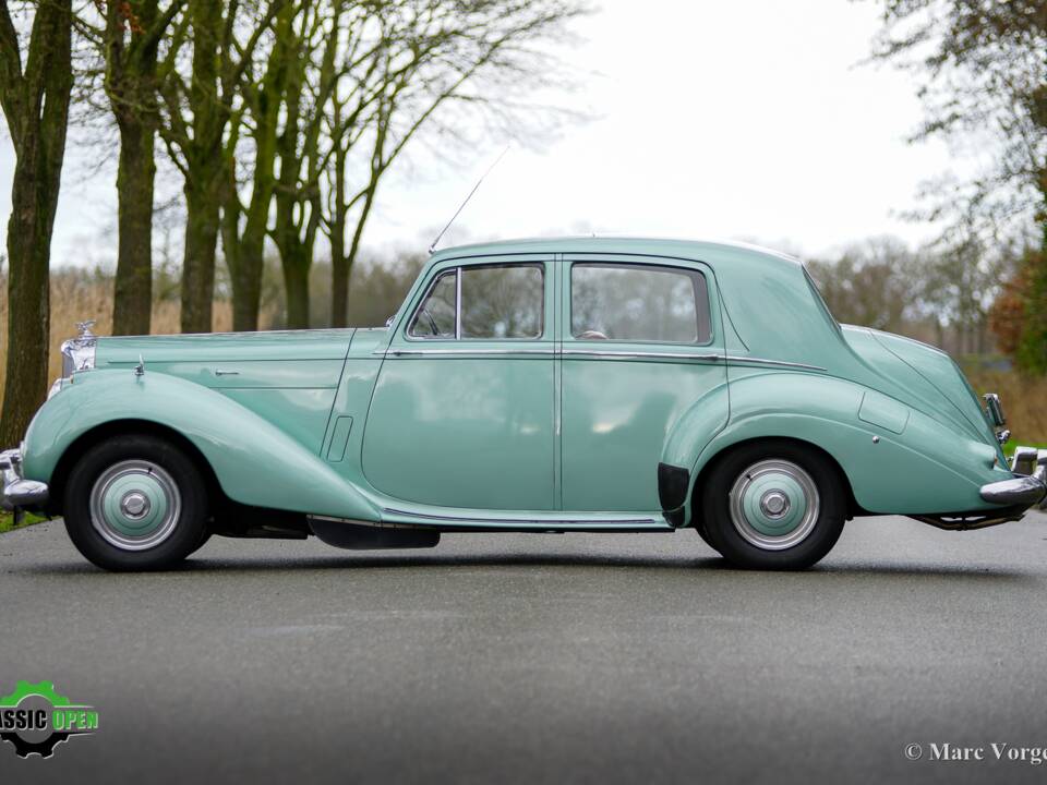 Image 4/46 of Bentley R-Type (1953)