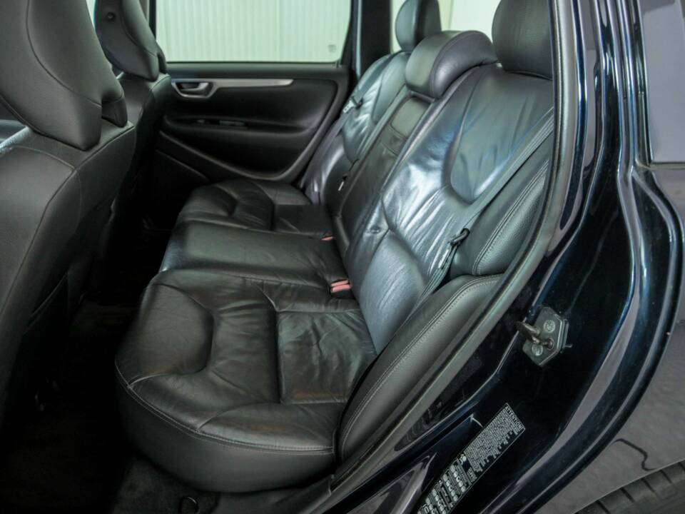 Bild 33/48 von Volvo V 70 2.4 (2006)