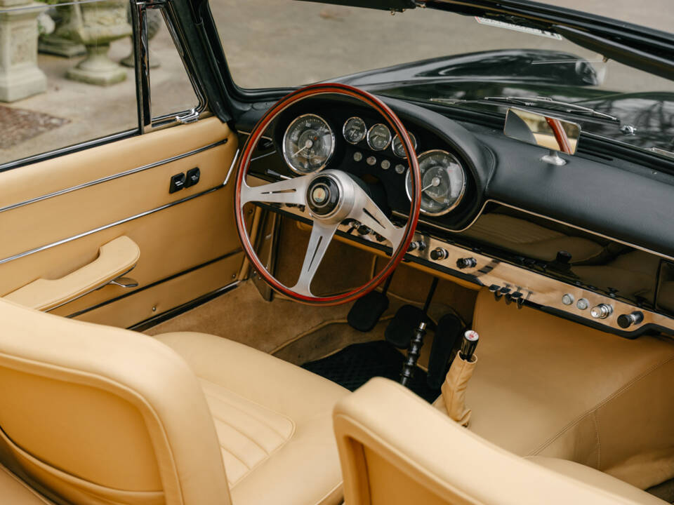 Bild 16/50 von Maserati 3500 GTI Spyder Vignale (1963)