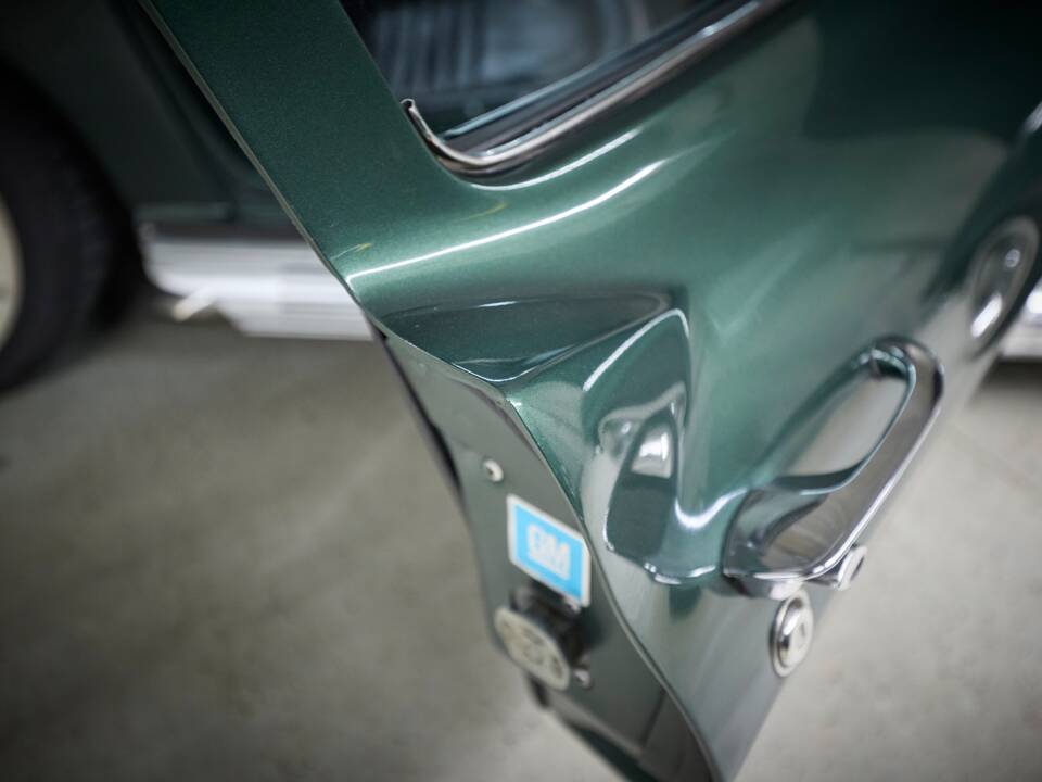 Image 36/78 of Chevrolet Corvette Stingray 427 (1967)