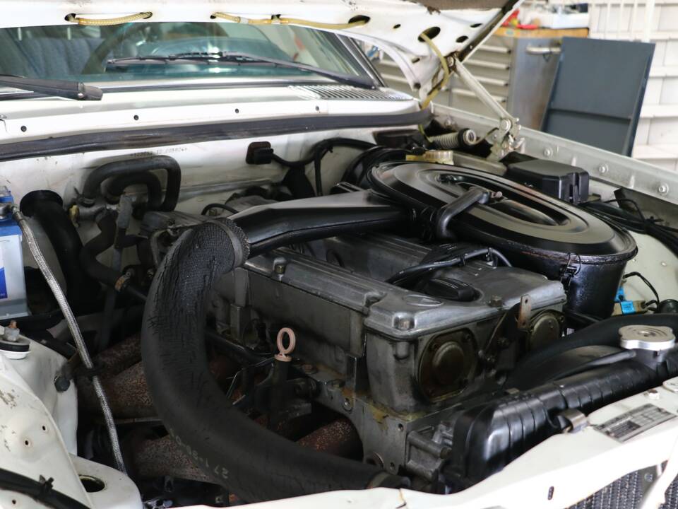 Image 22/25 of Mercedes-Benz 280 CE (1977)