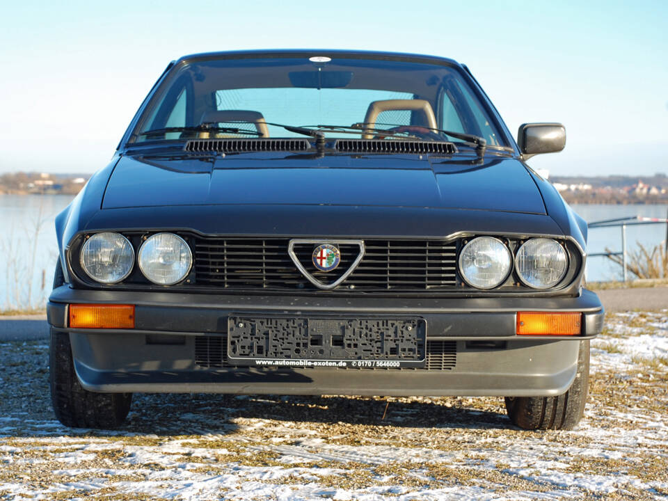 Image 6/49 of Alfa Romeo GTV 2.0 (1985)