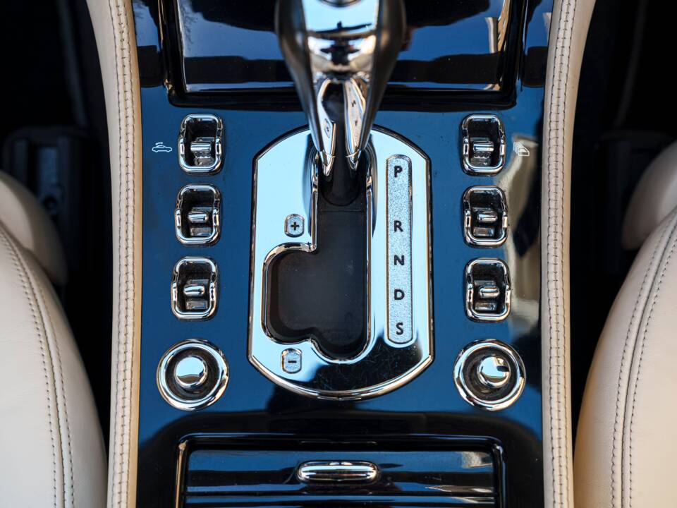 Bild 20/27 von Bentley Azure (2007)