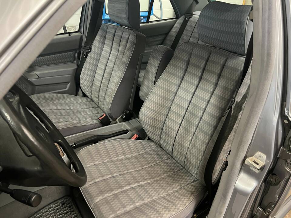 Image 9/22 of Mercedes-Benz 190 E 2.3 (1992)