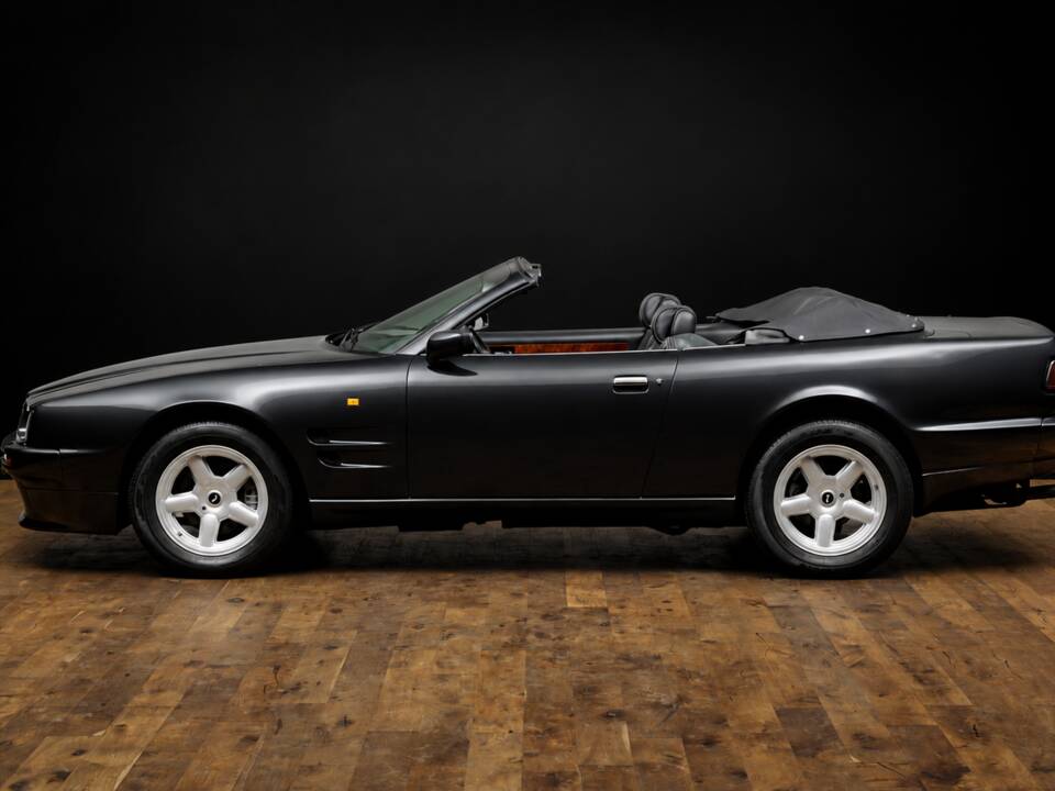 Immagine 2/17 di Aston Martin Virage Volante (1994)