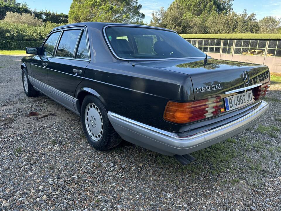 Bild 6/8 von Mercedes-Benz 560 SEL (1988)