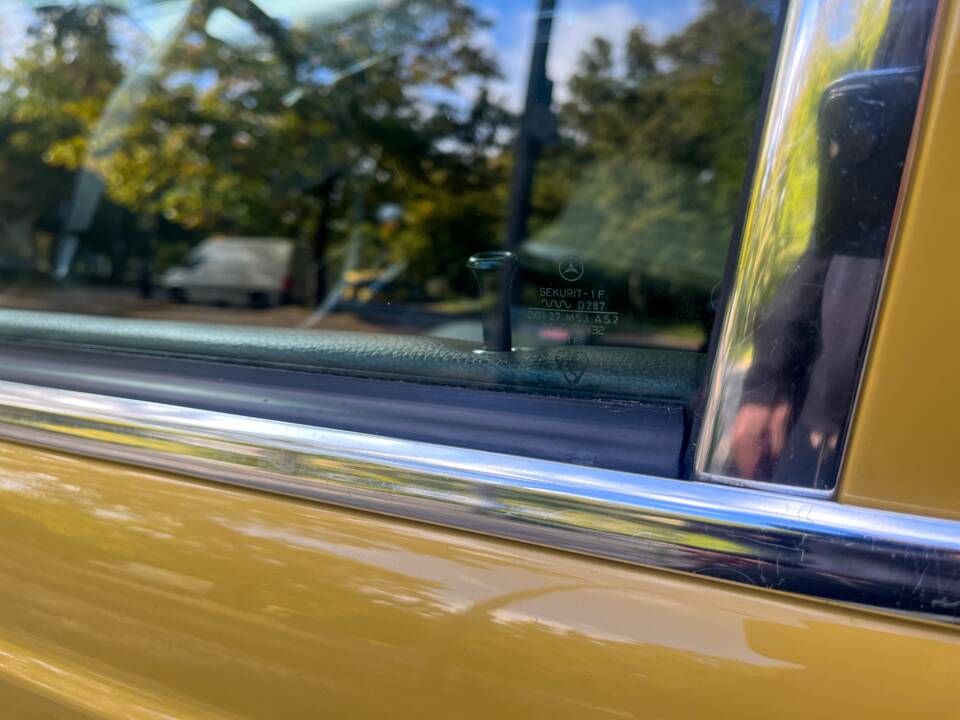 Image 53/139 of Mercedes-Benz 240 D (1978)