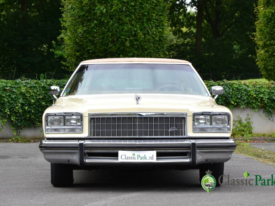 Immagine 8/50 di Buick Electra 225 Hardtop (1976)