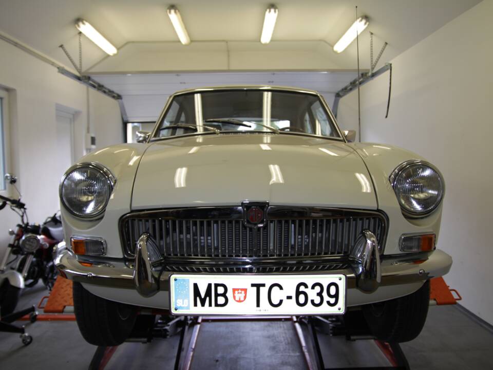 Bild 2/28 von MG MGB GT (1968)