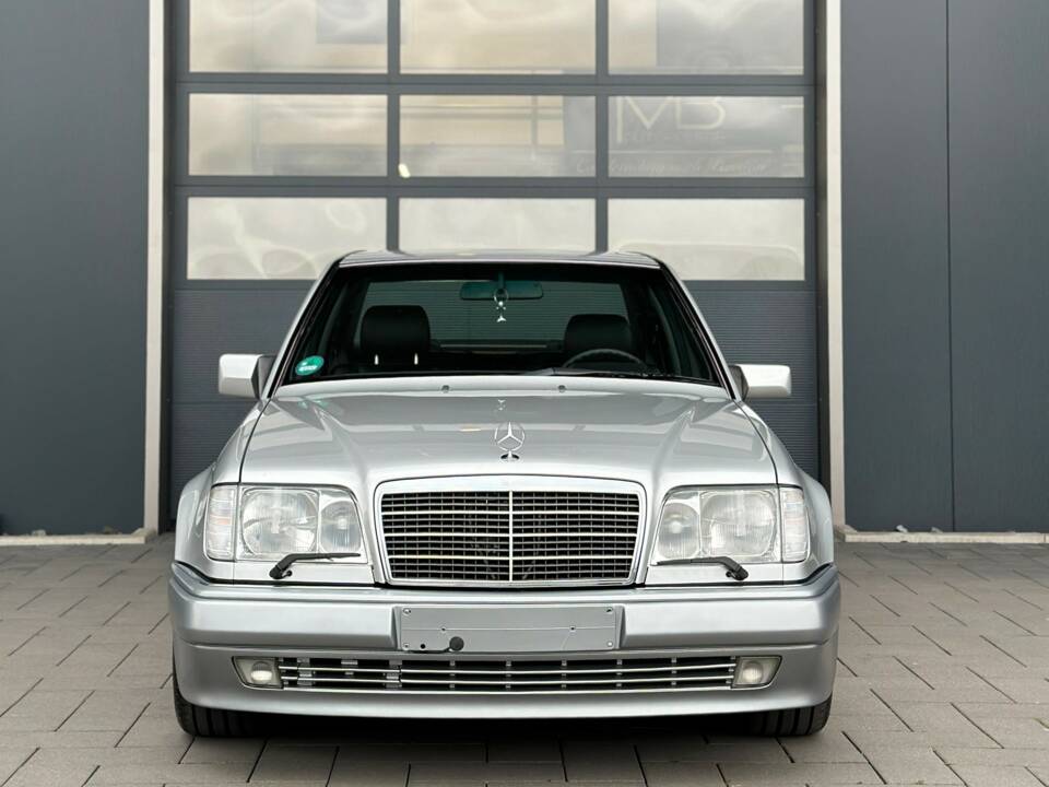 Bild 2/4 von Mercedes-Benz E 500 (1994)
