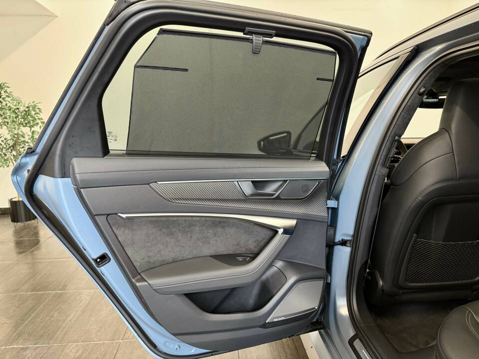 Immagine 26/31 di Audi RS6 Avant (2021)