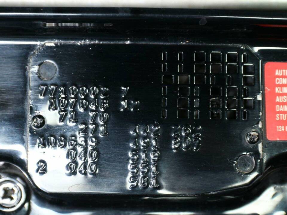 Image 26/30 of Mercedes-Benz 560 SL (1987)