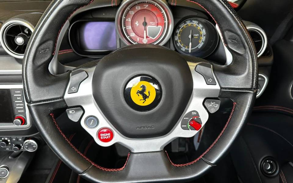 Immagine 39/50 di Ferrari California T (2017)