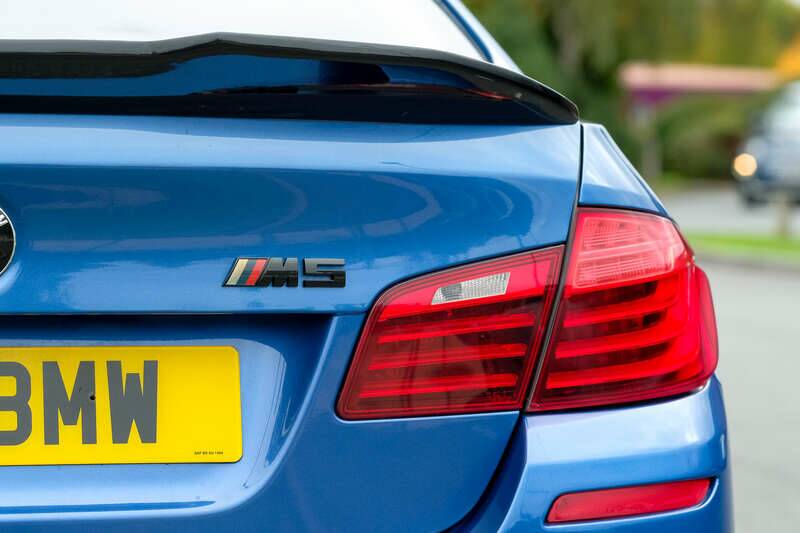 Image 18/50 of BMW M5 (2014)